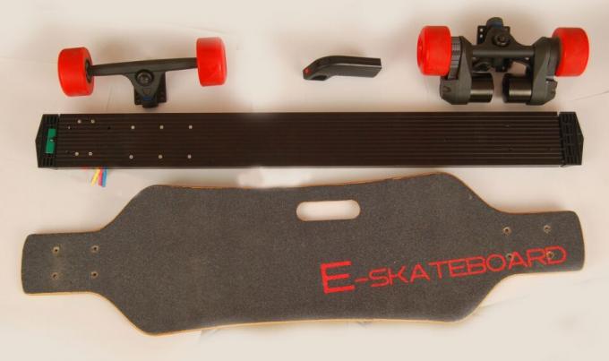 La planche à roulettes électrique de roue de la route urbaine 24V 4 pour des filles, refroidissent le panneau de 4 roues